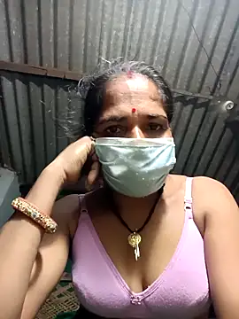 Snapshot of Hot-honi chatting on September 15, 2025, 10:32 pm Hot-honi online show from September 15, 2025, 10:32 pm