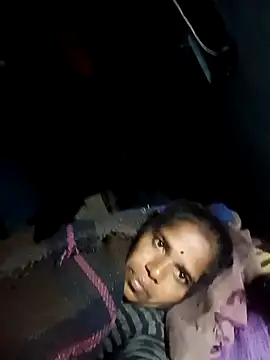 Snapshot of Hot-honi chatting on November 15, 2025, 10:14 pm Hot-honi online show from November 15, 2025, 10:14 pm