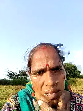 Snapshot of Hot-honi chatting on October 10, 2025, 11:33 am Hot-honi online show from October 10, 2025, 11:33 am