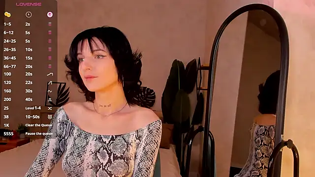 Lynn Martin online show from April 19, 2026, 12:44 am