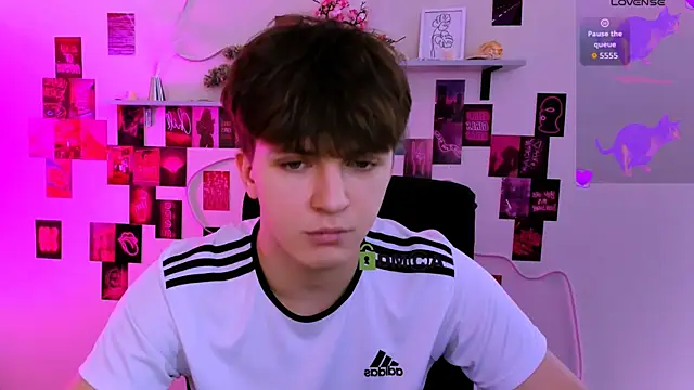 travis wolf  online show from March 26, 2026, 9:51 am