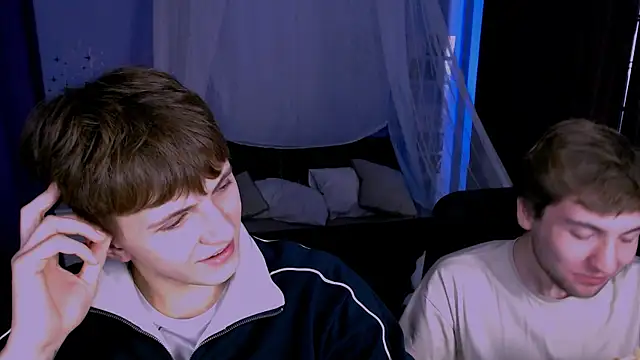 Snapshot of travis_wolf_ chatting on November 19, 2025, 8:20 pm travis wolf online show from November 19, 2025, 8:20 pm