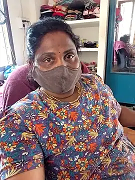 Snapshot of Tamil_Kavitha10 chatting on May 4, 2026, 8:28 am Tamil Kavitha10 online show from May 4, 2026, 8:28 am