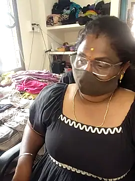Snapshot of Tamil_Kavitha10 chatting on June 18, 2026, 6:45 am Tamil Kavitha10 online show from June 18, 2026, 6:45 am
