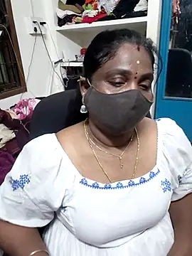 Snapshot of Tamil_Kavitha10 chatting on April 5, 2026, 2:35 pm Tamil Kavitha10 online show from April 5, 2026, 2:35 pm