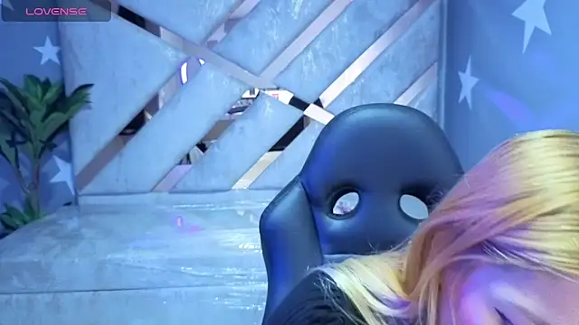 Snapshot of Candy_kush_t chatting on February 18, 2026, 8:16 pm Candy kush t online show from February 18, 2026, 8:16 pm