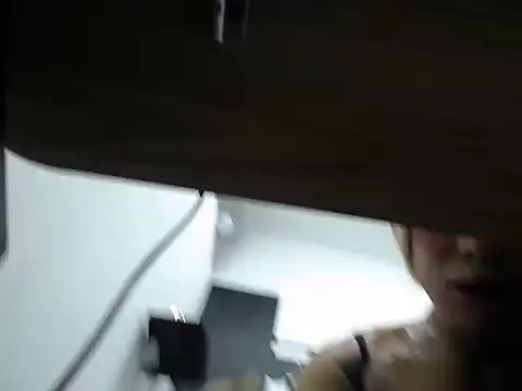 Snapshot of laura_fit chatting on November 18, 2025, 8:01 pm laura fit online show from November 18, 2025, 8:01 pm