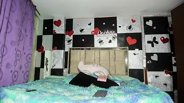 sophiaydaphne online show from December 2, 2025, 3:14 pm