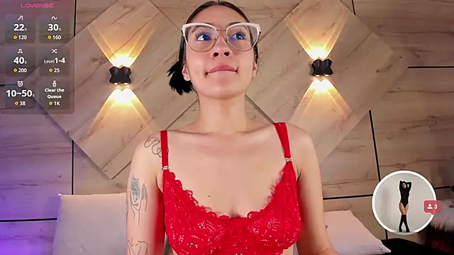 aylin rousse online show from November 18, 2025, 7:39 pm