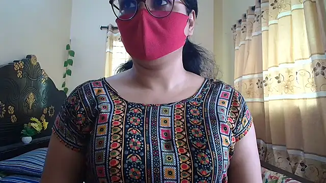 Snapshot of Elena_cruz5 chatting on May 3, 2026, 5:01 am Elena cruz5 online show from May 3, 2026, 5:01 am