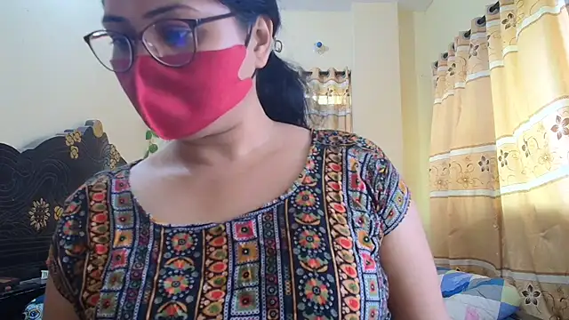 Snapshot of Elena_cruz5 chatting on April 18, 2026, 6:27 am Elena cruz5 online show from April 18, 2026, 6:27 am
