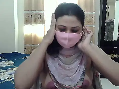 Snapshot of Elena_cruz5 chatting on October 21, 2025, 7:41 am Elena cruz5 online show from October 21, 2025, 7:41 am