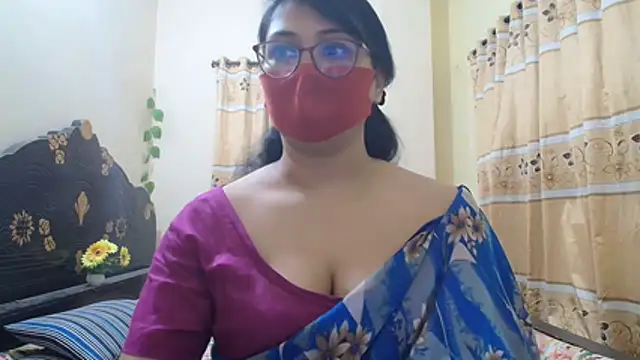 Snapshot of Elena_cruz5 chatting on May 7, 2026, 3:59 pm Elena cruz5 online show from May 7, 2026, 3:59 pm