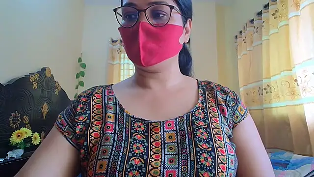 Snapshot of Elena_cruz5 chatting on April 22, 2026, 4:19 am Elena cruz5 online show from April 22, 2026, 4:19 am