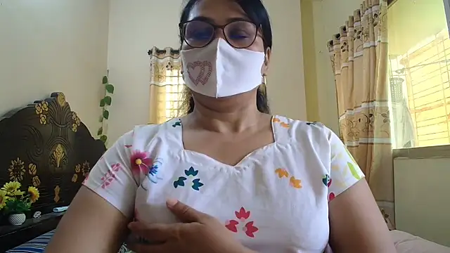 Snapshot of Elena_cruz5 chatting on May 21, 2026, 7:28 am Elena cruz5 online show from May 21, 2026, 7:28 am