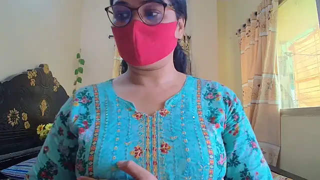 Snapshot of Elena_cruz5 chatting on May 6, 2026, 3:43 am Elena cruz5 online show from May 6, 2026, 3:43 am