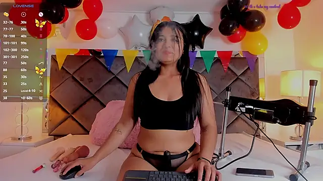 LuciaCollins  online show from September 29, 2025, 12:33 pm