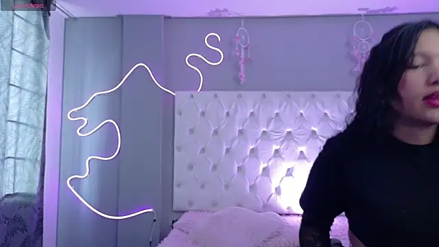 Snapshot of Emma_visconti chatting on November 25, 2025, 12:27 pm Emma visconti online show from November 25, 2025, 12:27 pm