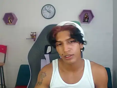 bull cam online show from December 14, 2025, 2:07 am