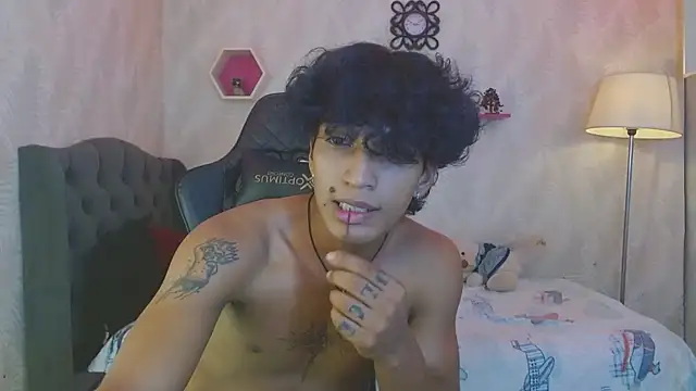 bull cam online show from November 11, 2025, 7:08 pm