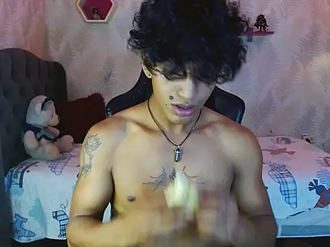 bull cam online show from October 31, 2025, 3:52 pm