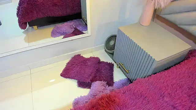 Mia Valentine  online show from March 4, 2026, 8:05 pm