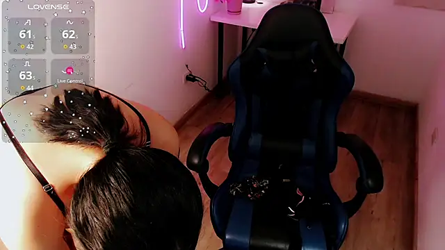 Lunyhose online show from April 15, 2026, 8:09 pm