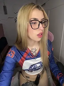 Snapshot of PrettyAshley_ chatting on May 31, 2026, 7:14 pm PrettyAshley online show from May 31, 2026, 7:14 pm