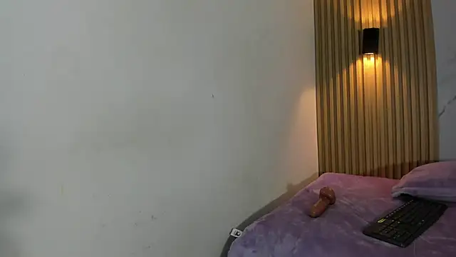 Snapshot of Valentinaliux_ chatting on November 27, 2025, 7:58 pm Valentinaliux online show from November 27, 2025, 7:58 pm