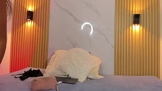 Valentinaliux  online show from March 14, 2026, 11:38 am