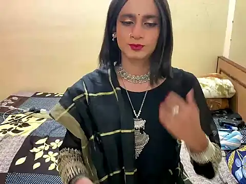 LuvLayla online show from December 19, 2025, 6:32 pm