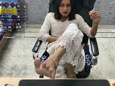 LuvLayla online show from July 15, 2026, 6:04 pm