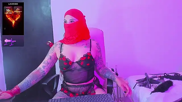 Snapshot of Nayla-Mouna chatting on February 20, 2026, 7:38 pm Nayla-Mouna online show from February 20, 2026, 7:38 pm