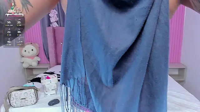 Snapshot of Nayla-Mouna chatting on December 22, 2025, 11:54 am Nayla-Mouna online show from December 22, 2025, 11:54 am