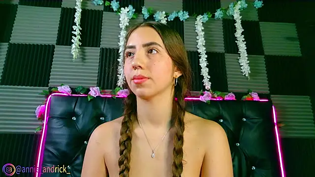 Snapshot of _leda_swan_ chatting on February 16, 2026, 1:10 pm leda swan online show from February 16, 2026, 1:10 pm