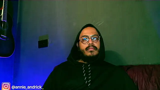  leda swan  online show from October 10, 2025, 1:23 pm