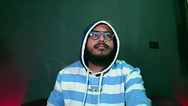  leda swan  online show from November 4, 2025, 1:37 pm