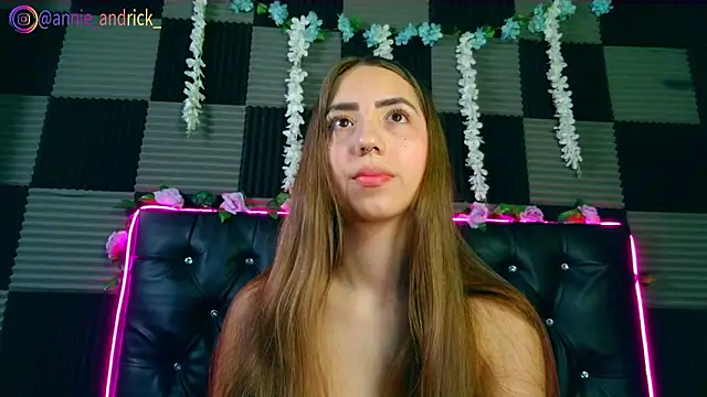 Snapshot of _leda_swan_ chatting on February 21, 2026, 1:35 pm leda swan online show from February 21, 2026, 1:35 pm