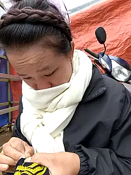 liu-liusexy online show from December 5, 2025, 2:43 am