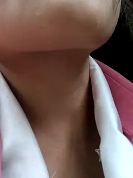 Snapshot of omiu-baby chatting on January 11, 2026, 2:40 am omiu-baby online show from January 11, 2026, 2:40 am