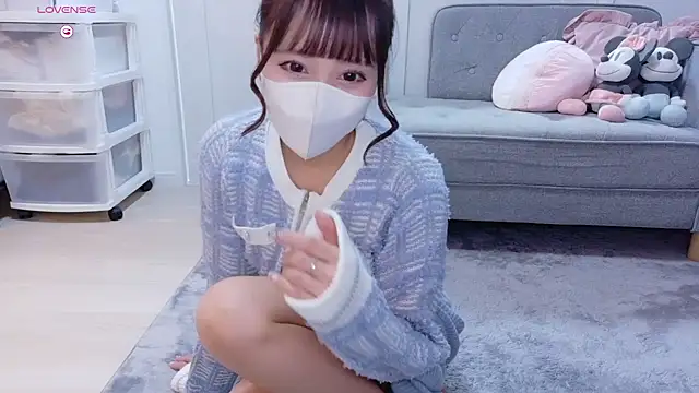 YURi luv online show from November 28, 2025, 11:10 am