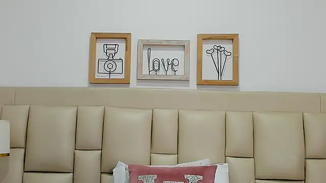 Snapshot of EbonyLudovica chatting on November 27, 2025, 3:18 am EbonyLudovica online show from November 27, 2025, 3:18 am