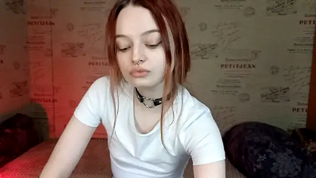 Snapshot of emi_less chatting on December 18, 2025, 1:11 am emi less online show from December 18, 2025, 1:11 am