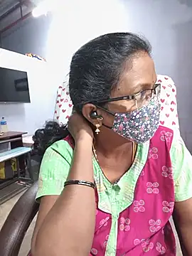Snapshot of umashreetamil chatting on June 13, 2026, 1:47 am umashreetamil online show from June 13, 2026, 1:47 am