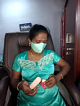 Snapshot of umashreetamil chatting on April 8, 2026, 5:58 pm umashreetamil online show from April 8, 2026, 5:58 pm