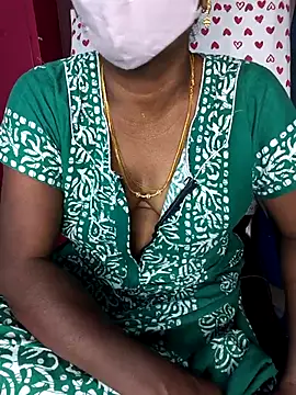 Snapshot of umashreetamil chatting on April 15, 2026, 4:11 pm umashreetamil online show from April 15, 2026, 4:11 pm