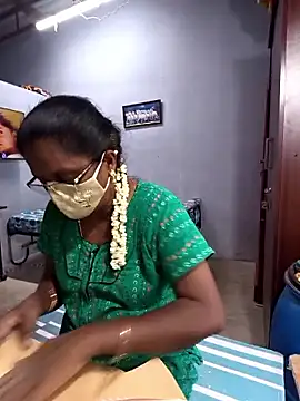 Snapshot of umashreetamil chatting on April 8, 2026, 5:31 am umashreetamil online show from April 8, 2026, 5:31 am