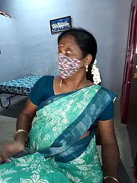 Snapshot of umashreetamil chatting on April 5, 2026, 3:51 pm umashreetamil online show from April 5, 2026, 3:51 pm