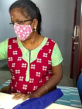 Snapshot of umashreetamil chatting on March 14, 2026, 1:50 pm umashreetamil online show from March 14, 2026, 1:50 pm