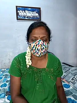 Snapshot of umashreetamil chatting on April 12, 2026, 6:11 pm umashreetamil online show from April 12, 2026, 6:11 pm